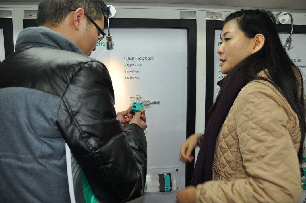 倍加福携多款传感器探访九游电子_九游(中国)公司-4.jpg
