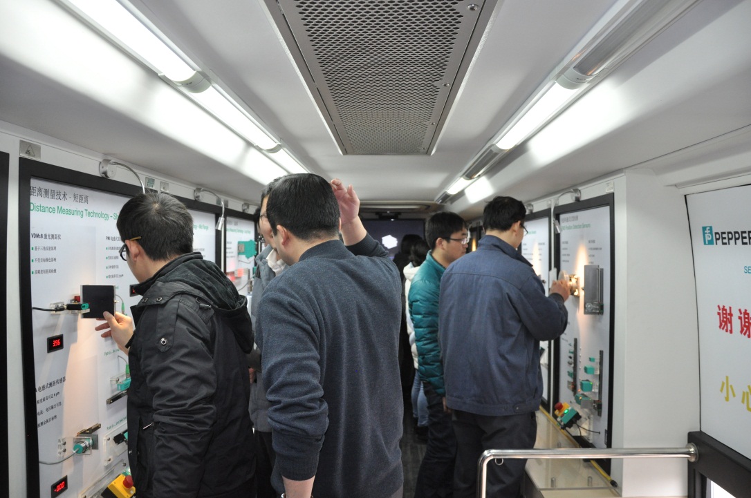 倍加福携多款传感器探访九游电子_九游(中国)公司-5.jpg